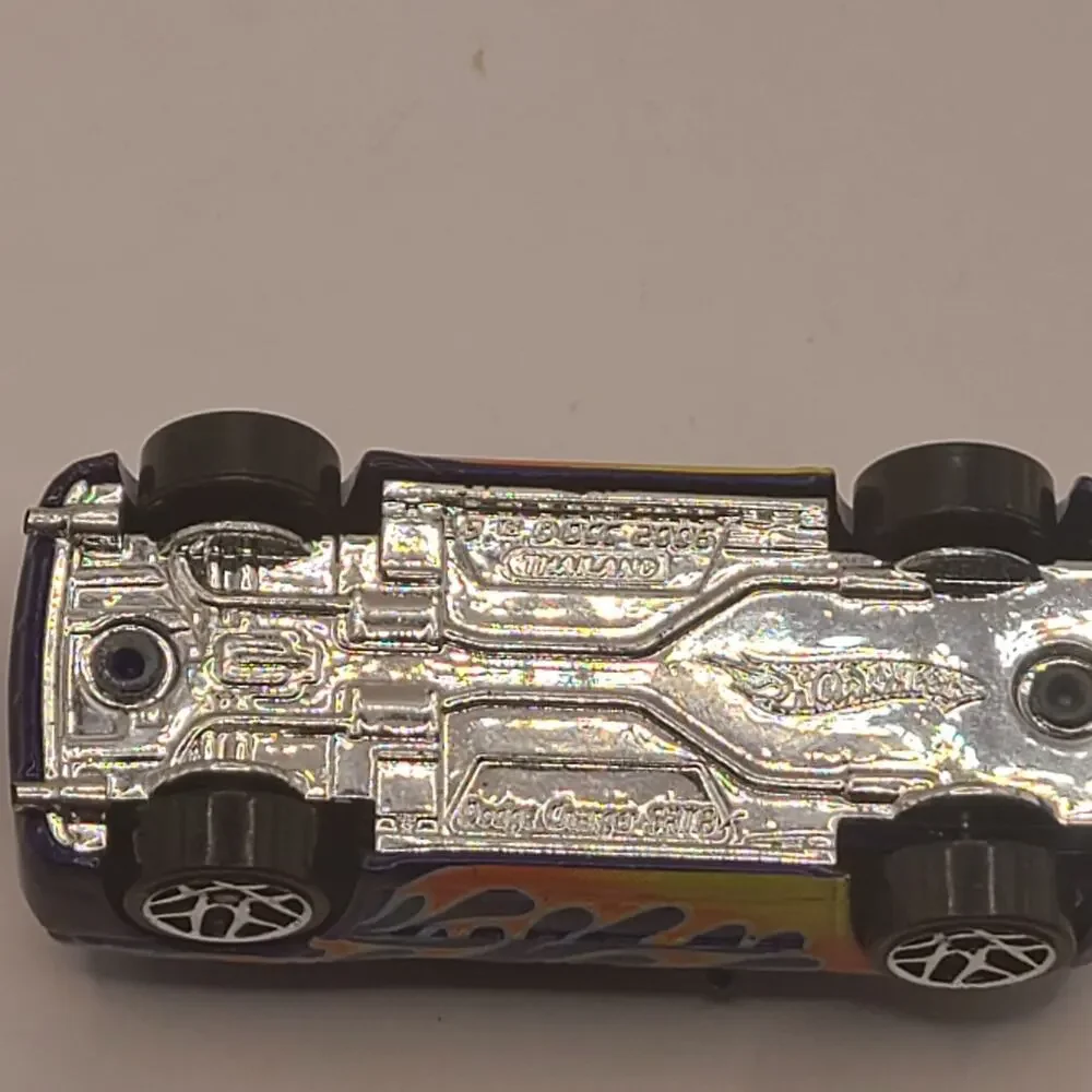 2005 HOT WHEELS PURPLE DODGE CHARGER SRT8 WITH FLAMES LOOSE 1:64 Thailand